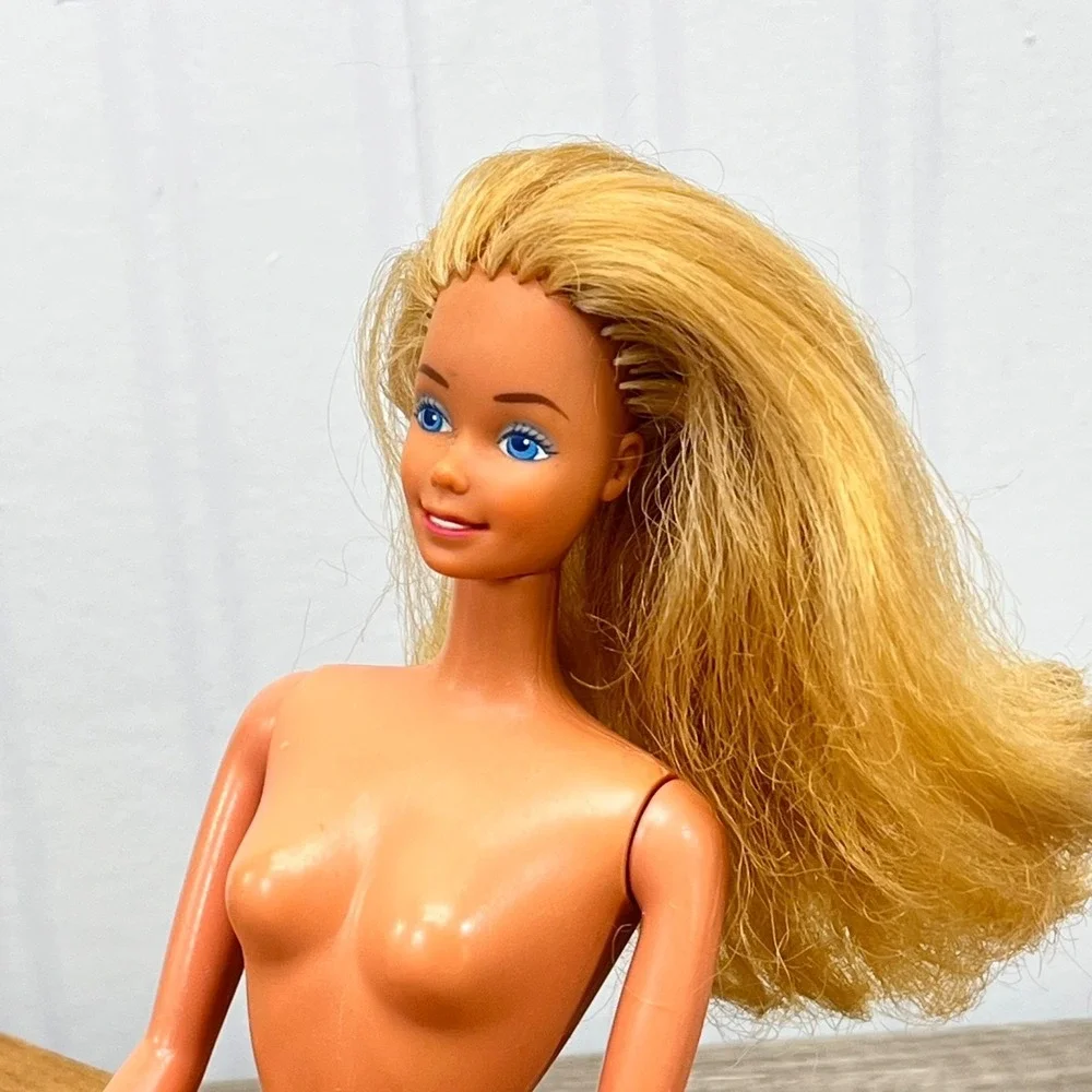 Vintage Barbie Doll Superstar Era Palm To Rear Hands Blonde Hair‎ Early 80s